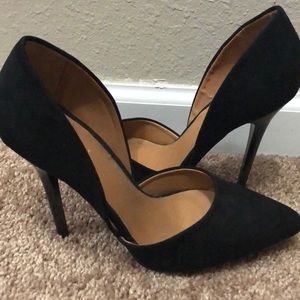Black Pumps